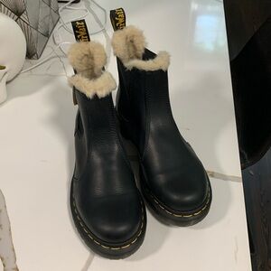 NWT Dr Martens Air Wair Fleece Lined Short Black Leather Boots 38